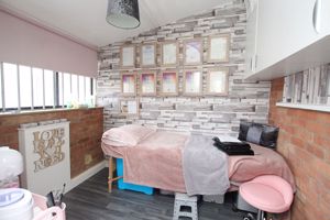 Beauty room- click for photo gallery